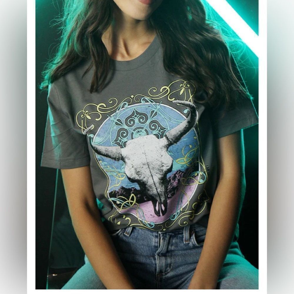 Very colorful skull‎ bull T-shirt